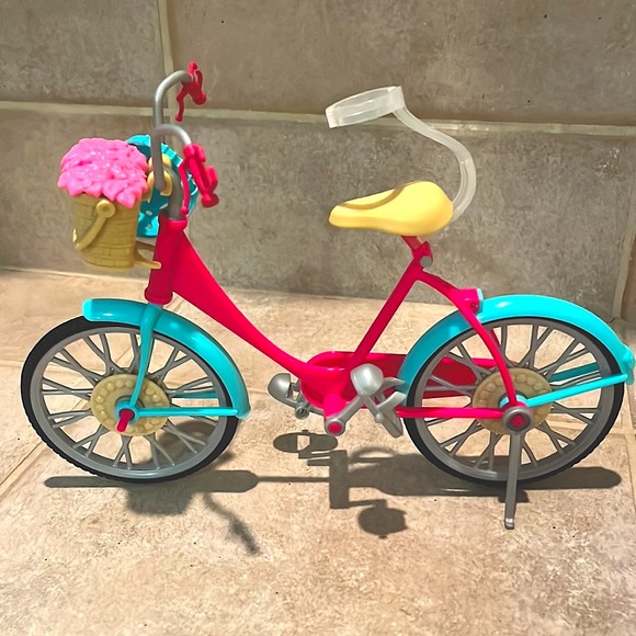 Barbie Bicycle with Basket of Flowers - Picture 8 of 10